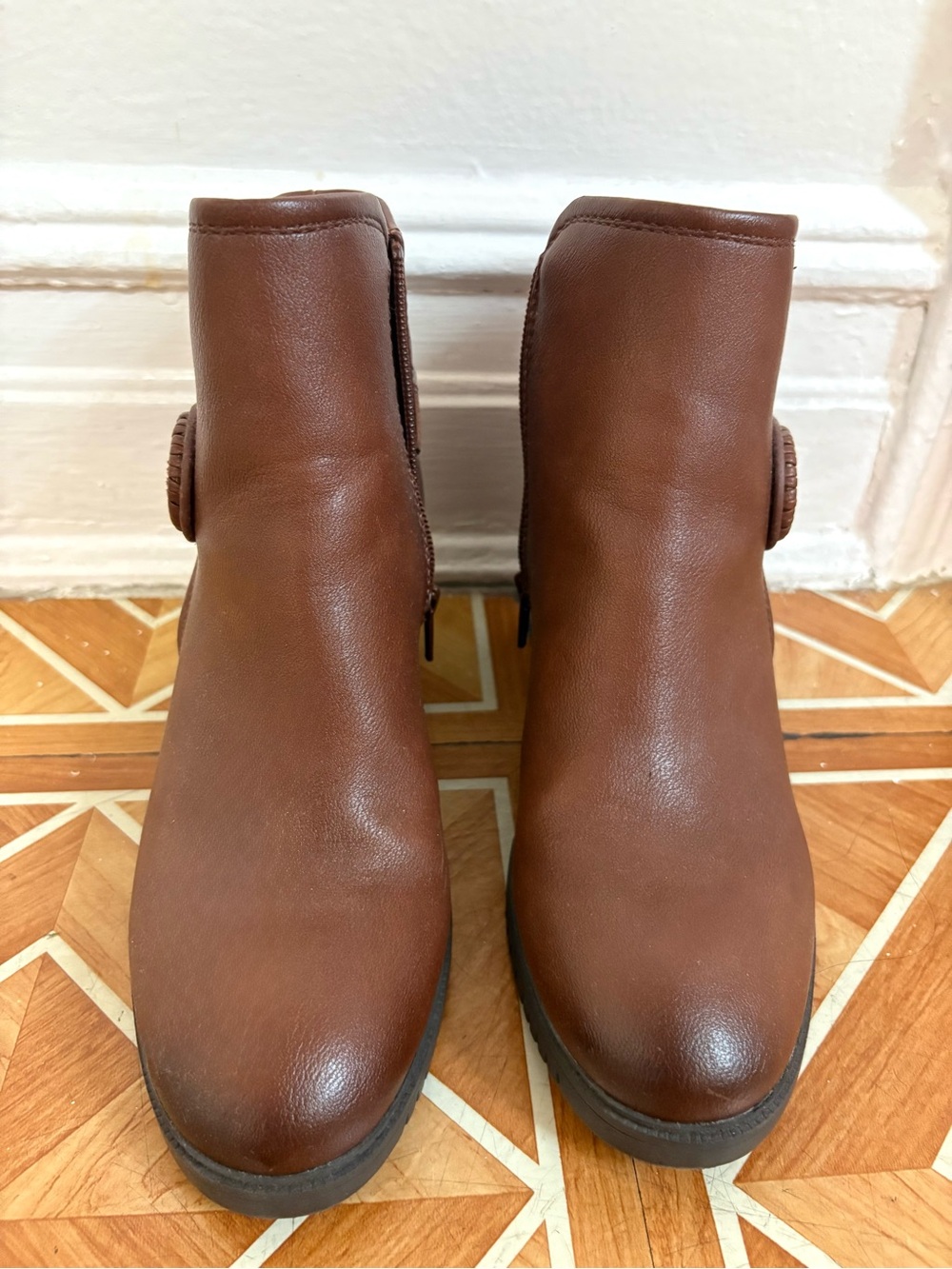 NWOT Brown Heeled Boots Baretraps